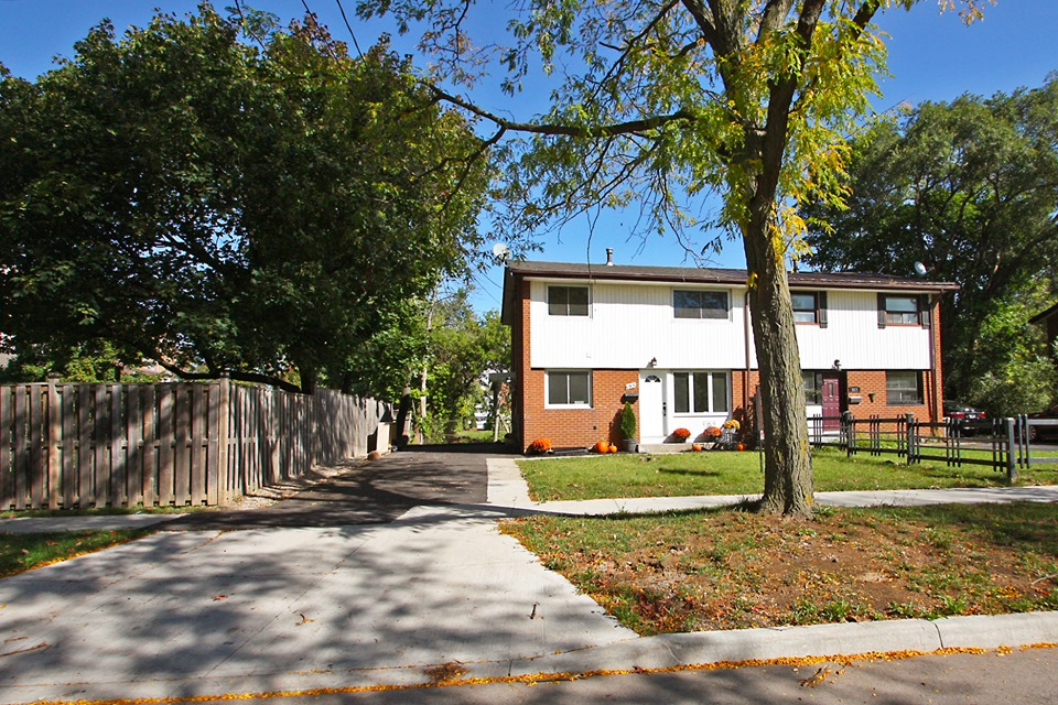 Bonnie Joslin Keller Williams Complete | 1044 Cannon St E, Hamilton, ON L8L 2H7, Canada | Phone: (905) 308-8333