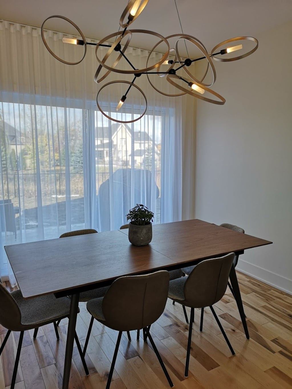 Amélie Gouin; Styliste en habillage de fenêtres | 404 Rue du Parcours, Varennes, QC J3X 0E7, Canada | Phone: (514) 831-8974