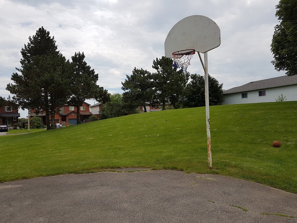 Gatehouse parkette | 22 Turnberry Crescent, Courtice, ON L1E 1A5, Canada