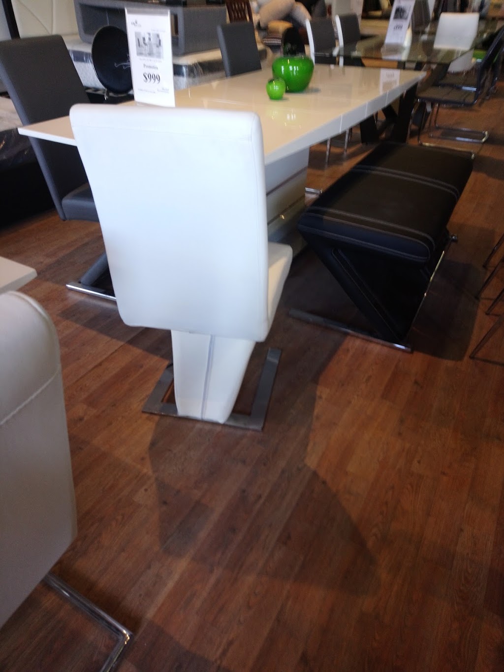 La Vie Furniture | 1580 Trinity Dr #5, Mississauga, ON L5T 1K4, Canada | Phone: (905) 565-9191