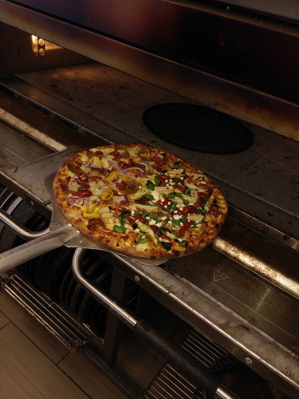 Pizza Break | 3560 Rutherford Rd #63, Woodbridge, ON L4H 3T8, Canada | Phone: (905) 553-4040