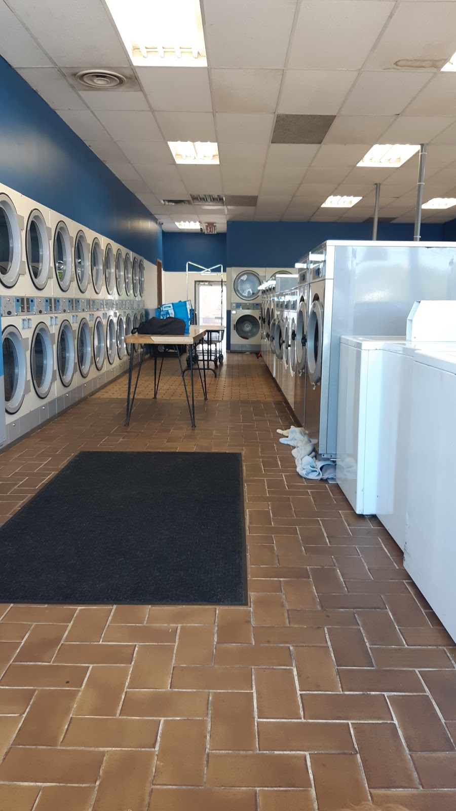 Super Coin Laundromat | laundry | 433 Simcoe St S, Oshawa, ON L1H 4J5, Canada | 9054355278 OR +1 905-435-5278