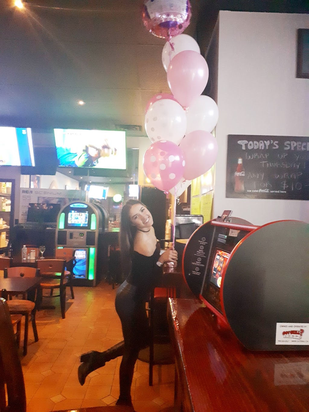 Albertos Sports Bar And Grill | 2560 Finch Ave W, North York, ON M9M 2G3, Canada | Phone: (416) 746-9252