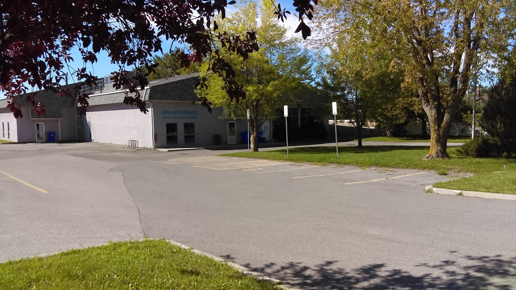 Library De Riviera | 12 de Picardie, Gatineau, QC J8T 1N9, Canada | Phone: (819) 595-7460