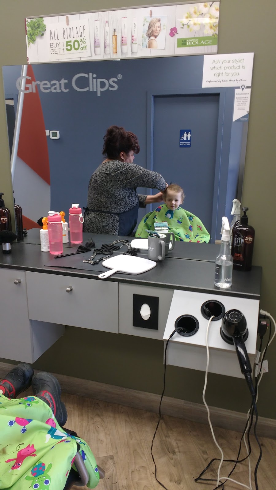 Great Clips | 515 - 3042 Louie Dr, West Kelowna, BC V4T 3E2, Canada | Phone: (778) 754-7588