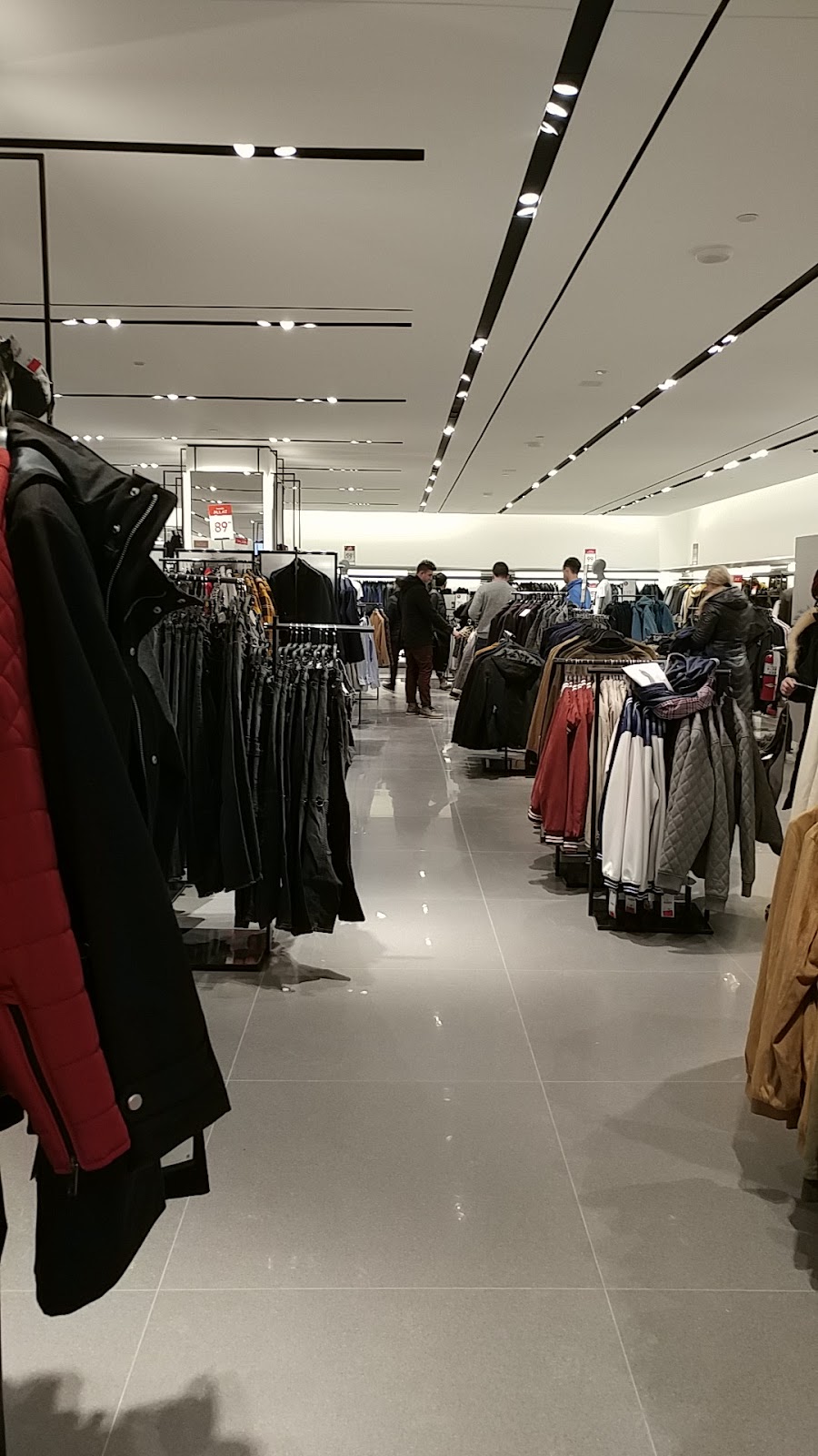 Zara | 25 The West Mall, Etobicoke, ON M9C 1B8, Canada | Phone: (416) 622-8939