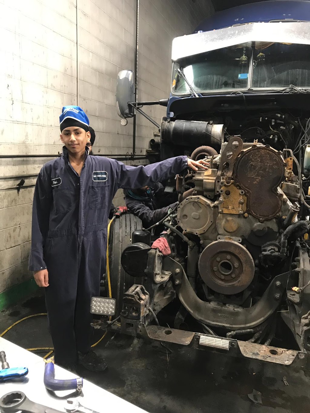 Rai Truck Repair | 7110 Tranmere Dr, Mississauga, ON L5S 1L9, Canada | Phone: (416) 358-6152