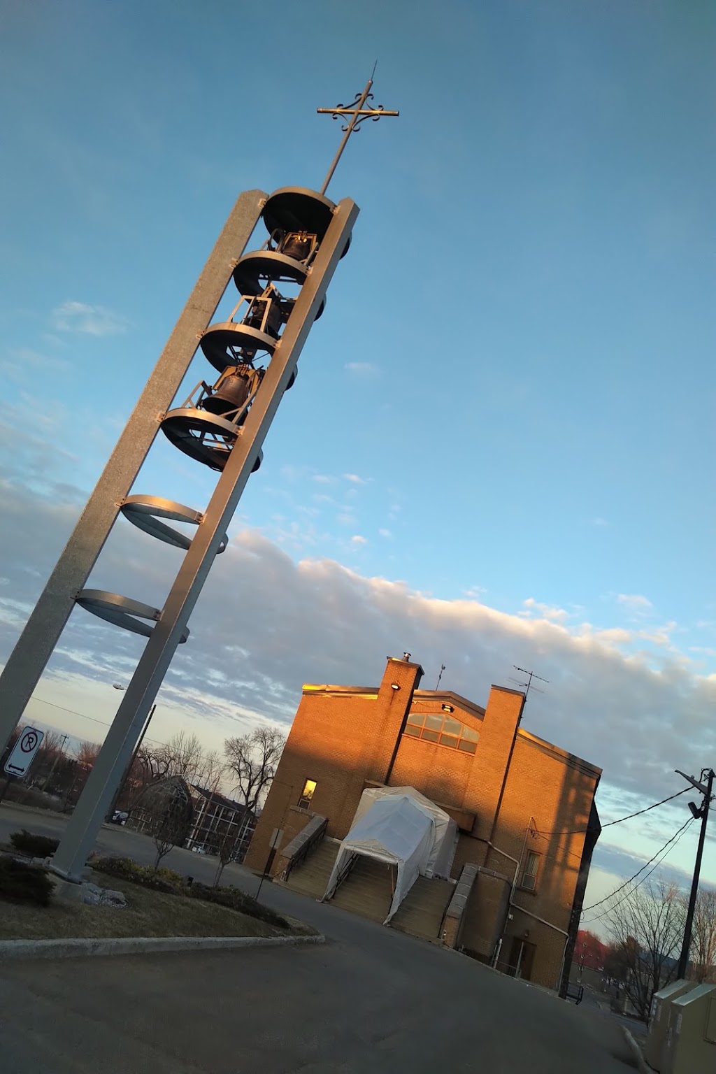 Saint-Pierre-aux-Liens Church | 4205 Rue des Roses, Québec, QC G1G 1N9, Canada | Phone: (418) 626-2052