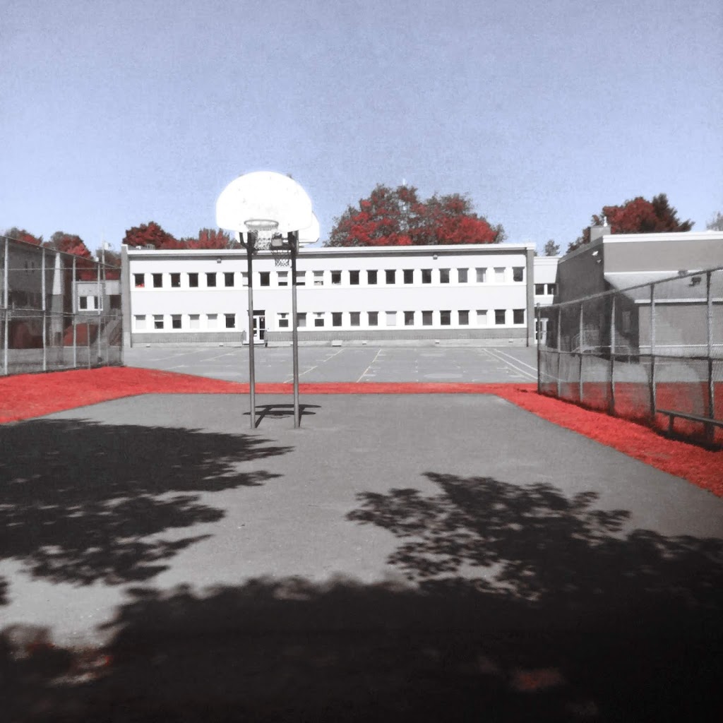 École Carillon | 43 Rue de Carillon, Sherbrooke, QC J1J 2K9, Canada | Phone: (819) 822-5682
