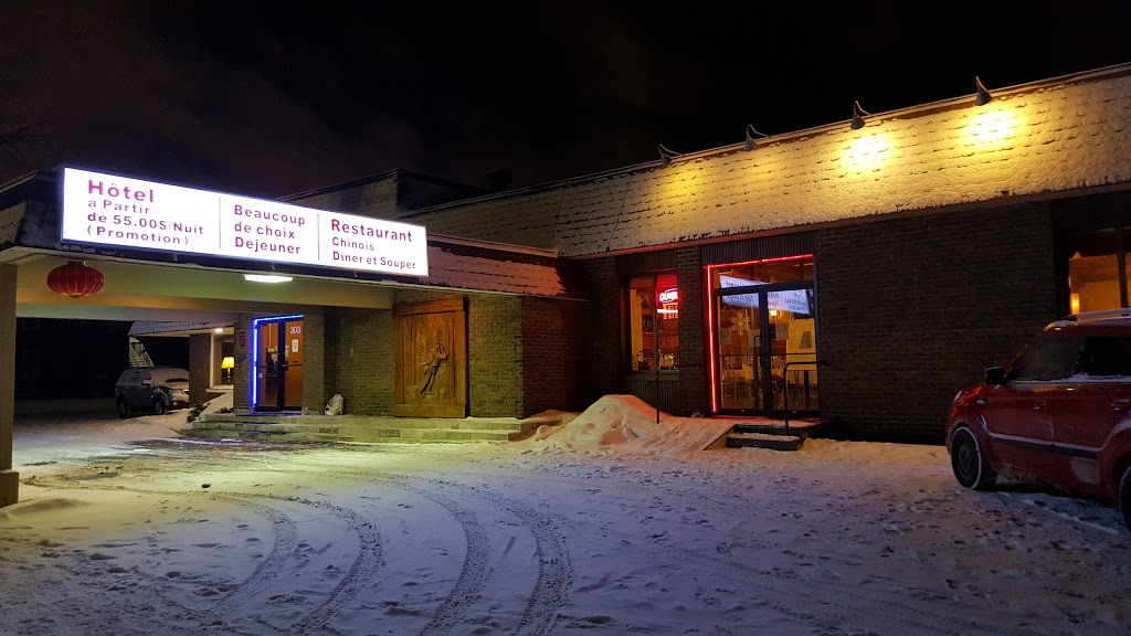 Hotel Motel Penn-Mass | 303 Boulevard Ste Madeleine, Trois-Rivières, QC G8T 3M4, Canada | Phone: (819) 379-8877
