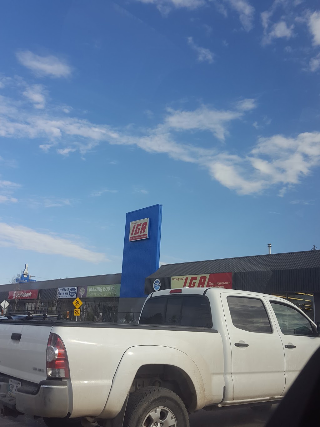 IGA Windsor Park | 650 Elizabeth Rd, Winnipeg, MB R2J 1A4, Canada | Phone: (204) 256-4633