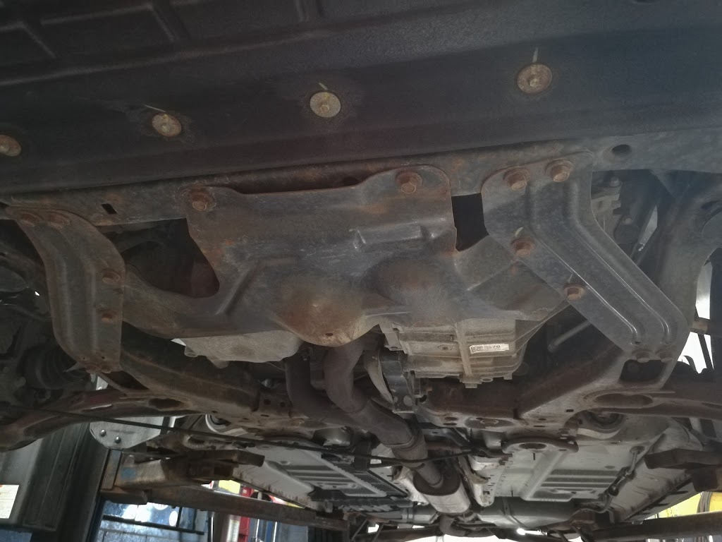 Fastlane Auto Centre | 1333 Avenue L, Ottawa, ON K1G 0A3, Canada | Phone: (613) 741-2555