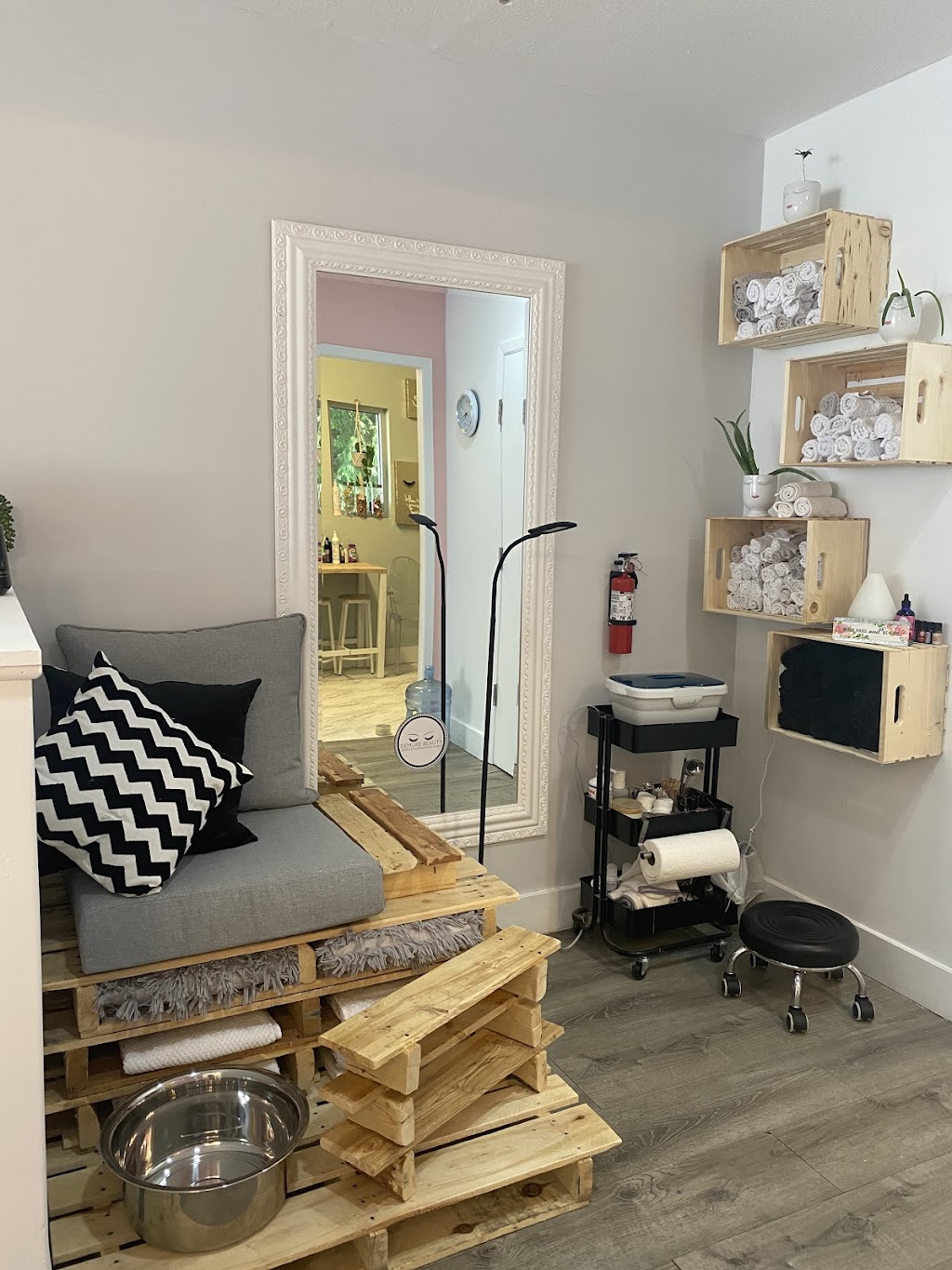 Demure Beauty | 1770 Shawnigan Lake-Mill Bay Rd #1769, Shawnigan Lake, BC V0R 2W0, Canada | Phone: (250) 929-0404