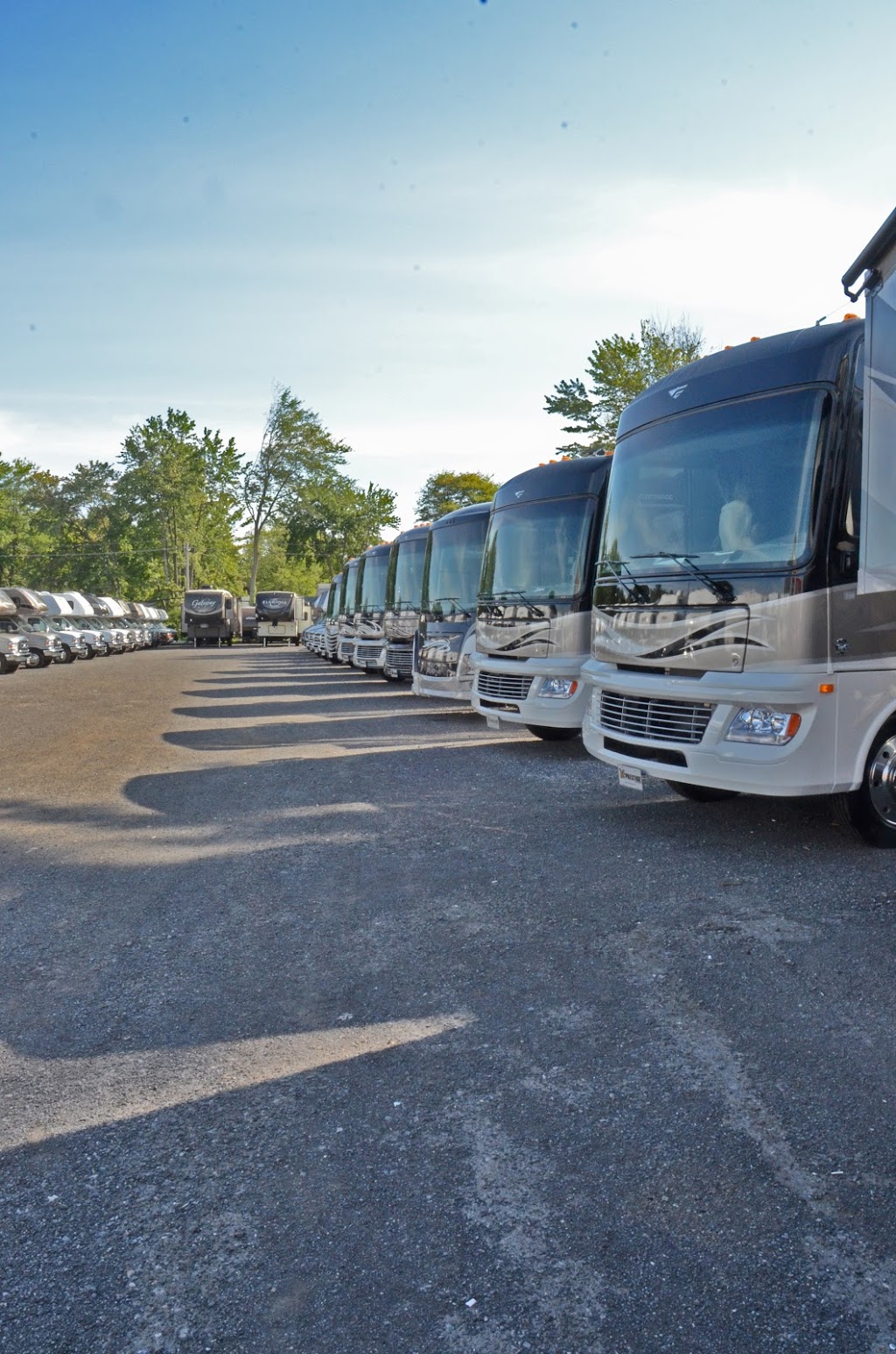 Luxury RV | Sale | 3015 Chemin Gascon, Mascouche, QC J7L 3X7, Canada | Phone: (855) 385-1465
