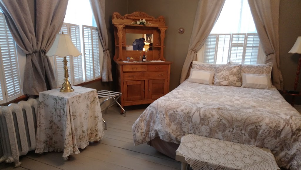 Au Manoir de Levis B&B | 473 Rue Saint-Joseph, Lévis, QC G6V 1G9, Canada | Phone: (418) 833-6233