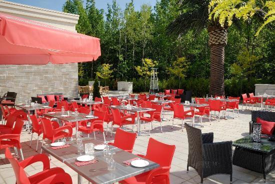 Bistro Martini Grill | 2935 Boulevard de la Pinière, Terrebonne, QC J6X 4V3, Canada | Phone: (450) 492-3336