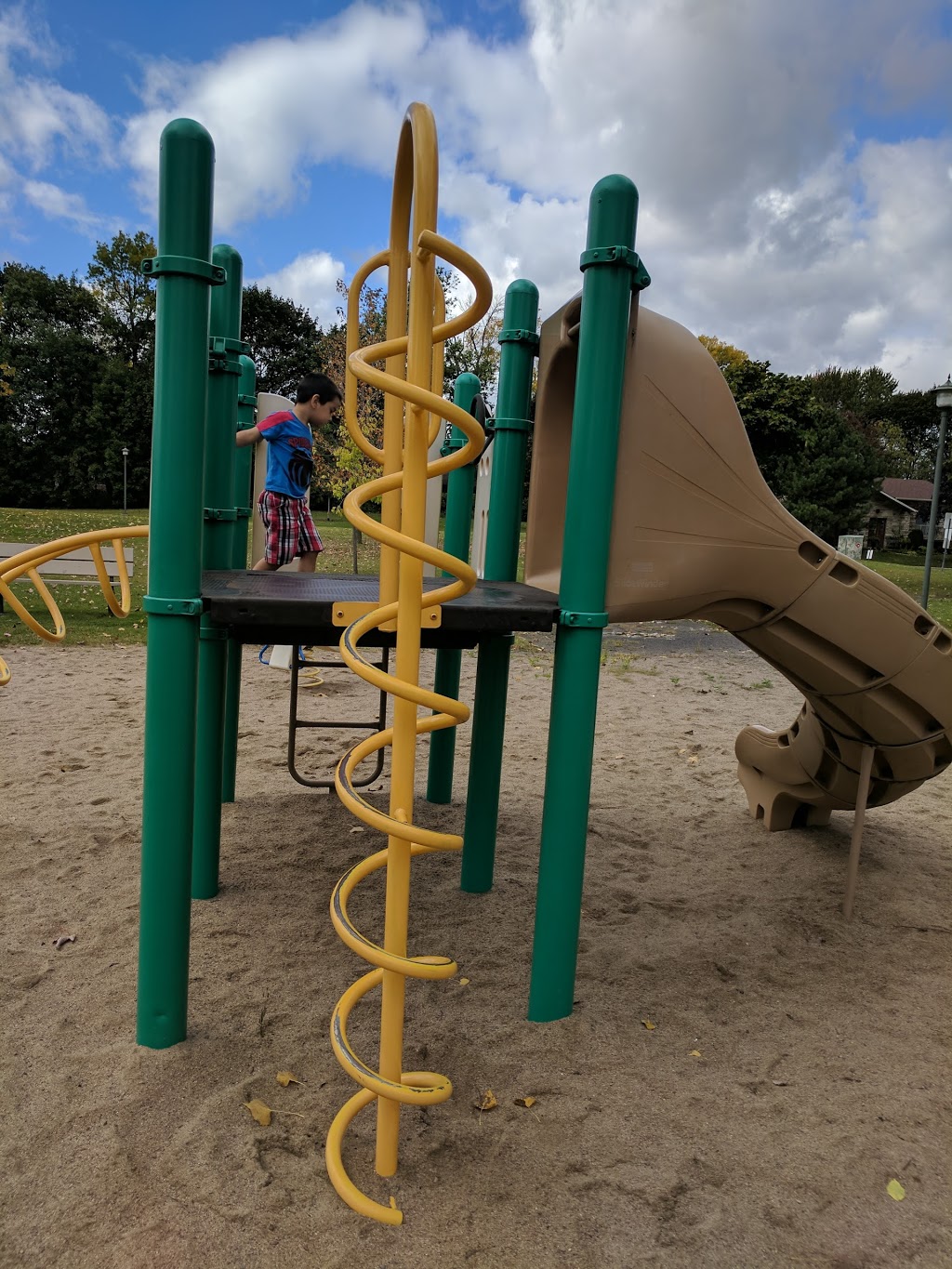 Dorval Park | 95 Chemin Bord-du-Lac, Dorval, QC H9S 5X1, Canada | Phone: (514) 872-0311