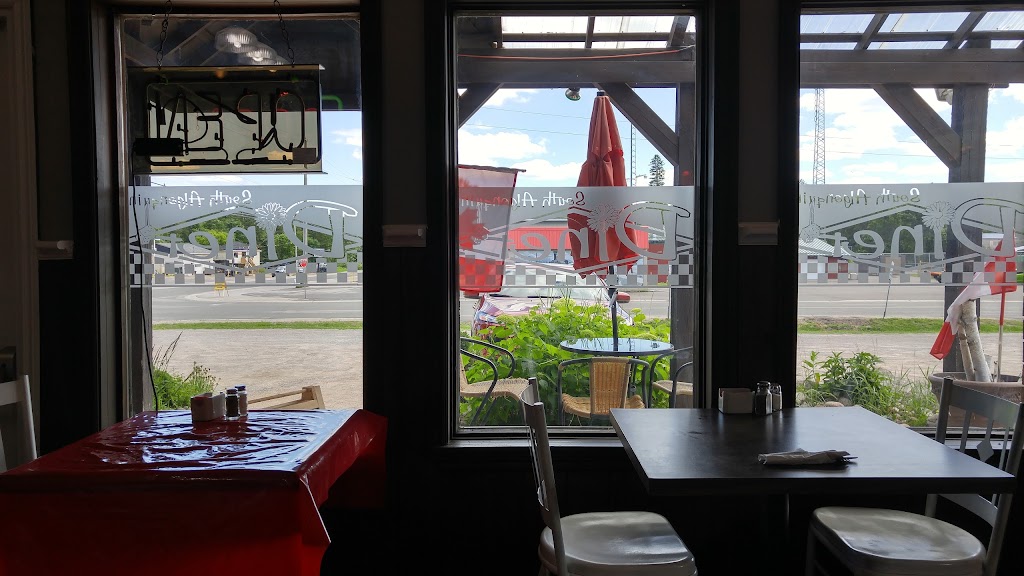 South Algonquin Diner | 2269 Loop Rd, Wilberforce, ON K0L 3C0, Canada | Phone: (705) 448-1168