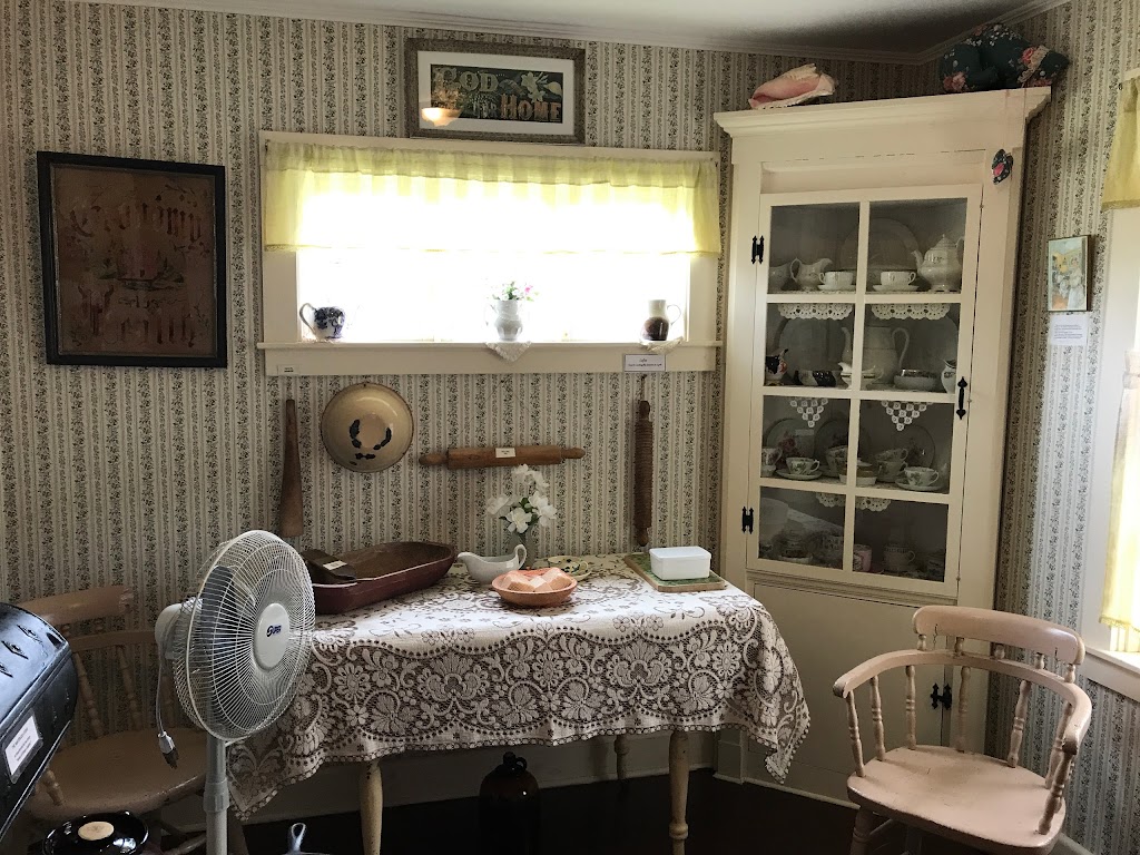 Lucy Maud Montgomery Birthplace | 6461 PE-20, New London, PE C0A 1M0, Canada | Phone: (902) 886-2099