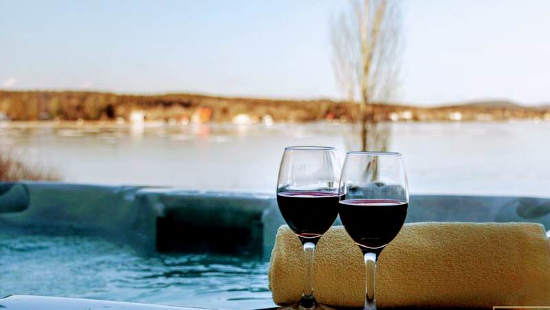 Chalet Stella Maris | 1054 Chem. du Pont Blanc, Beaulac-Garthby, QC G0Y 1B0, Canada | Phone: (877) 526-6879