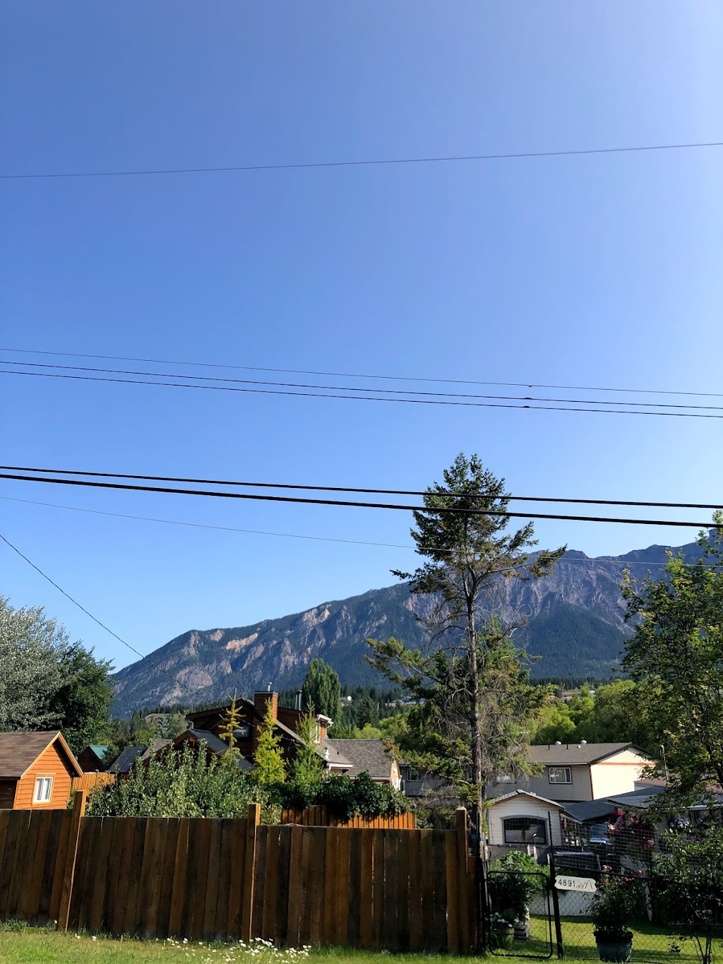 Valleys Edge Resort | 4868 Riverview Dr, Edgewater, BC V0A 1E0, Canada | Phone: (403) 540-6601
