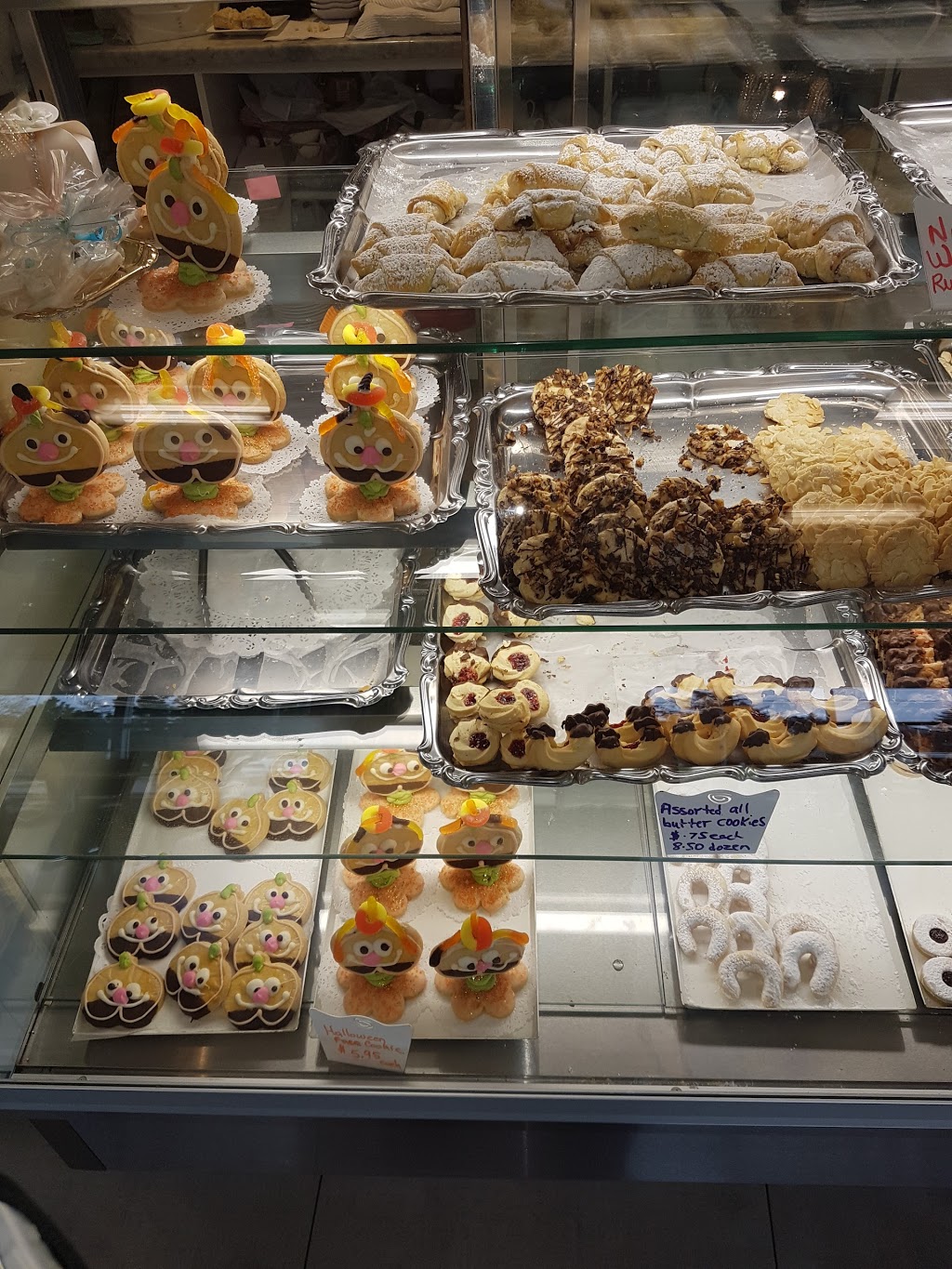Nicols Pastry Shop | 8633 Weston Rd, Woodbridge, ON L4L 9R6, Canada | Phone: (905) 264-2253