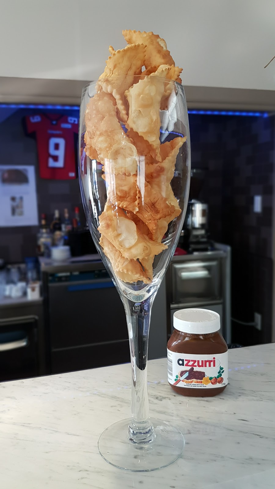Azzurri Pizzeria | 2404 Edmonton Trail, Calgary, AB T2E 5N8, Canada | Phone: (403) 299-8774