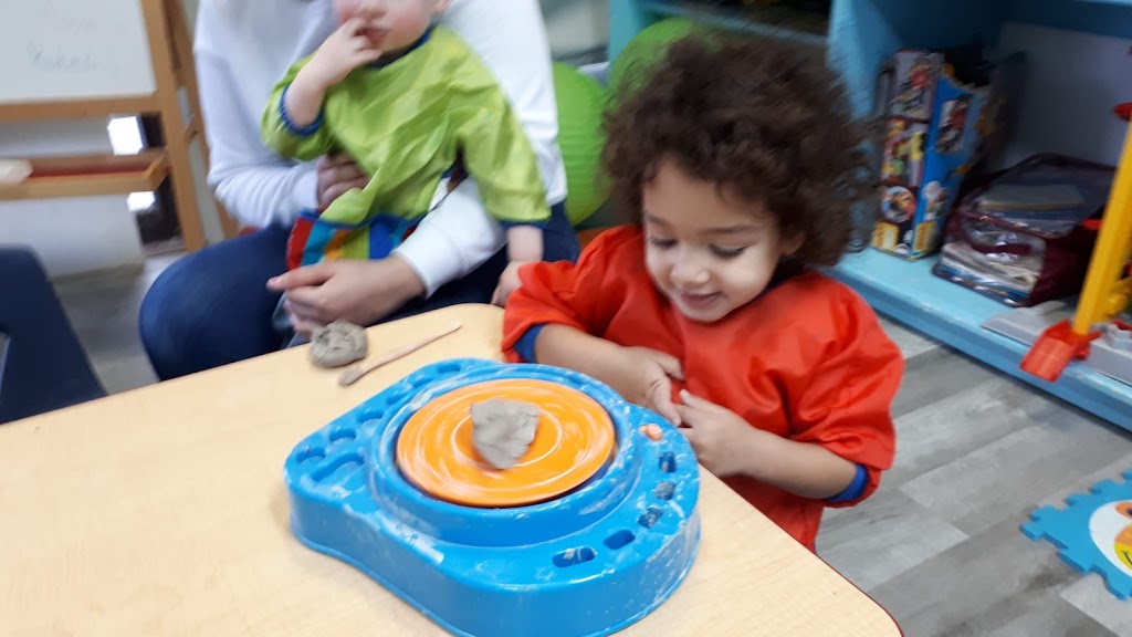 Croque-Magie Prématernelle - Nursery Educational À Laval | 302 Rue Renaud O, Laval, QC H7M 3M1, Canada | Phone: (514) 553-4604