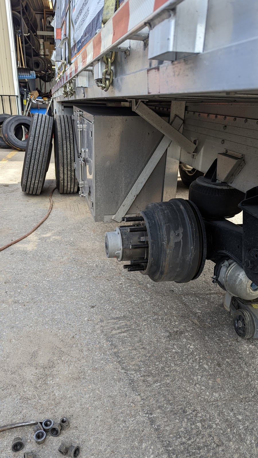 Point S - Services De Pneus Guy Dufour Ltée | 1428 Bd Marcotte, Roberval, QC G8H 2P2, Canada | Phone: (418) 275-1460