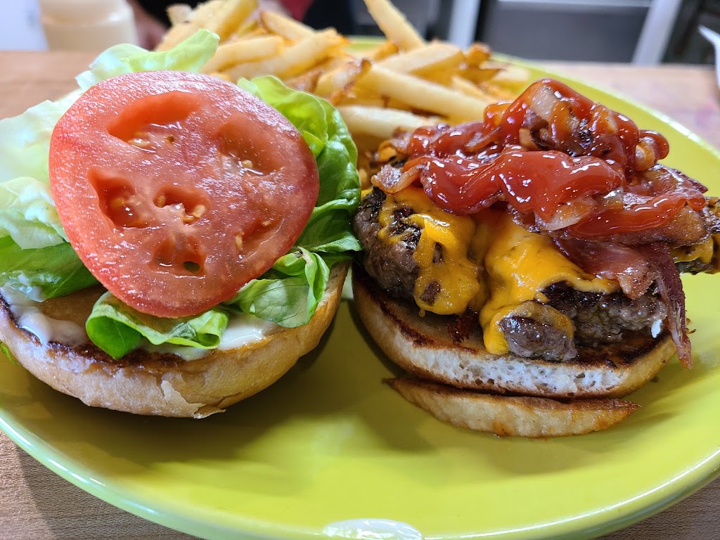 The little red rooster café | 2927 Fredericton Rd, Salisbury, NB E4J 2E6, Canada | Phone: (506) 372-5640