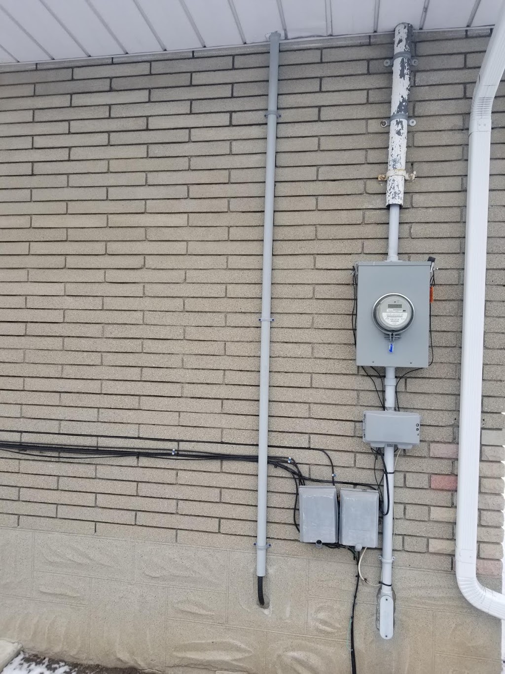 Neighbourhood Electric | 8 Hoffman St Unit #1, Kitchener, ON N2M 3M4, Canada | Phone: (519) 279-5594
