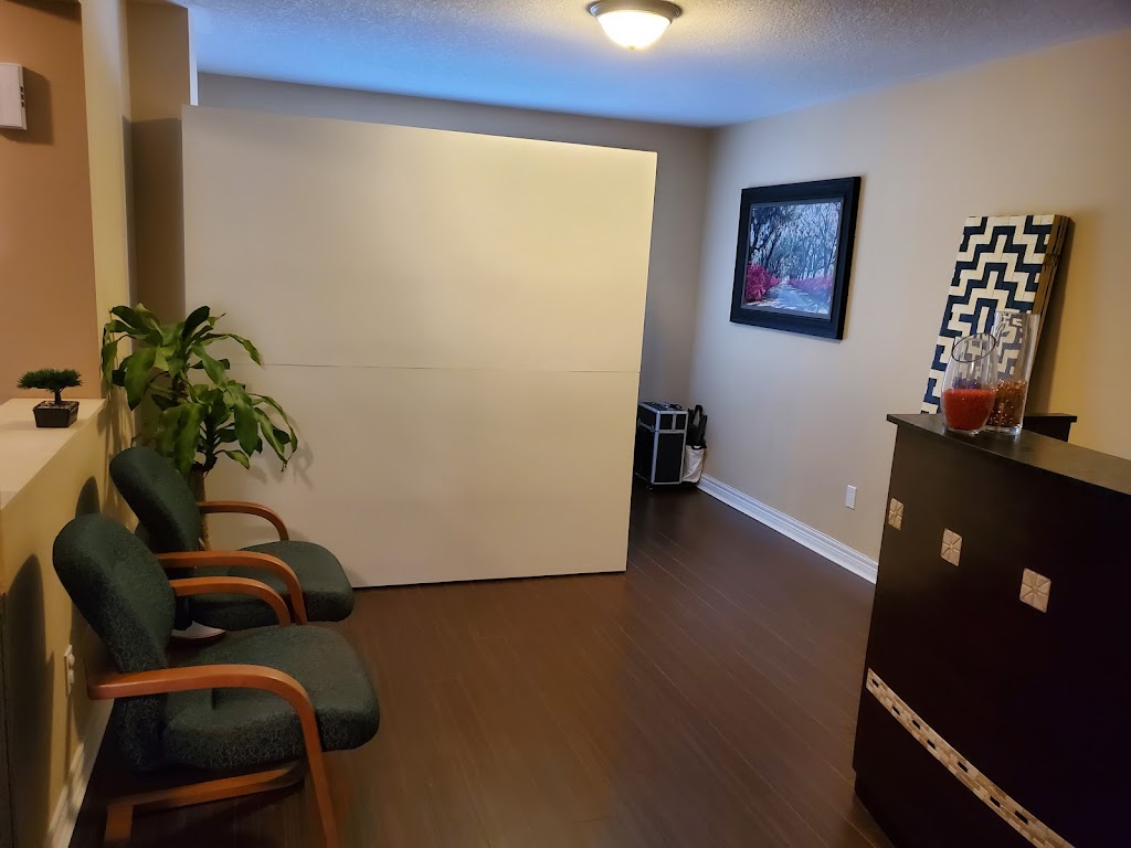 FeetNique | 30 Bond St, Brantford, ON N3R 4G5, Canada | Phone: (519) 761-3378