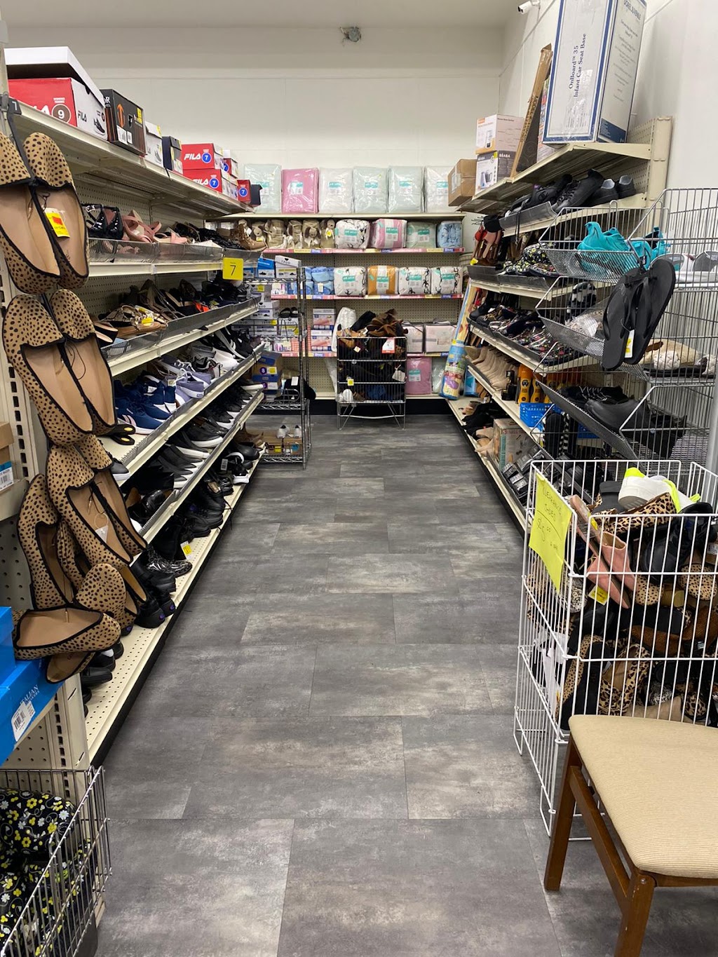 Big Box Outlet Store - Chilliwack | 5725 Vedder Rd, Chilliwack, BC V2R 3N3, Canada | Phone: (604) 847-0288