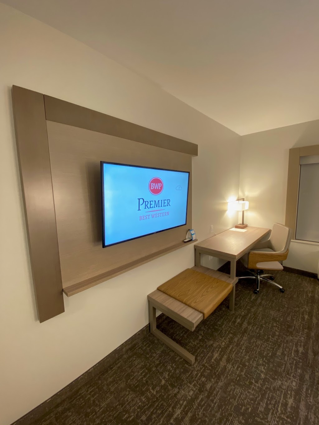 Best Western Premier Prince Albert | 313 39 St W, Prince Albert, SK S6W 1A1, Canada | Phone: (306) 703-0308