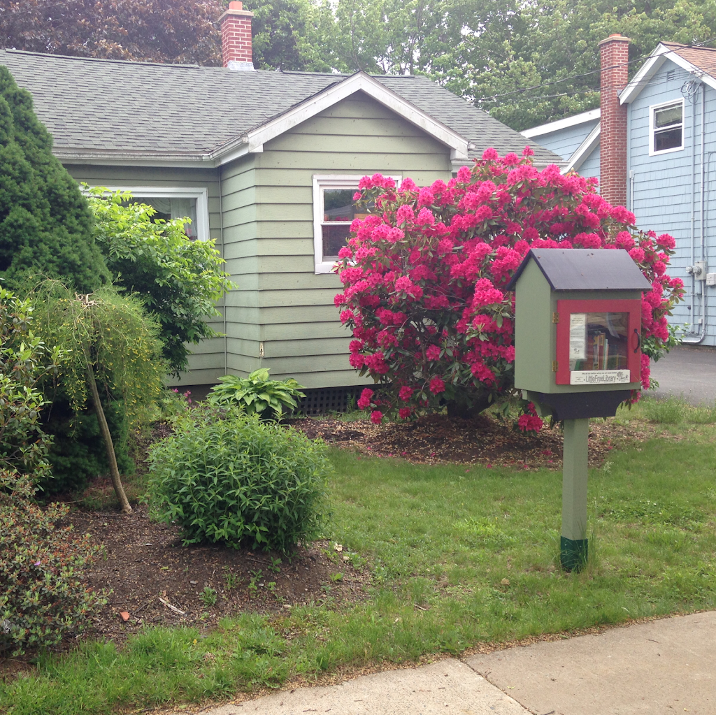 Edinburgh St Little Free Library | 6536 Edinburgh St, Halifax, NS B3L 1W8, Canada