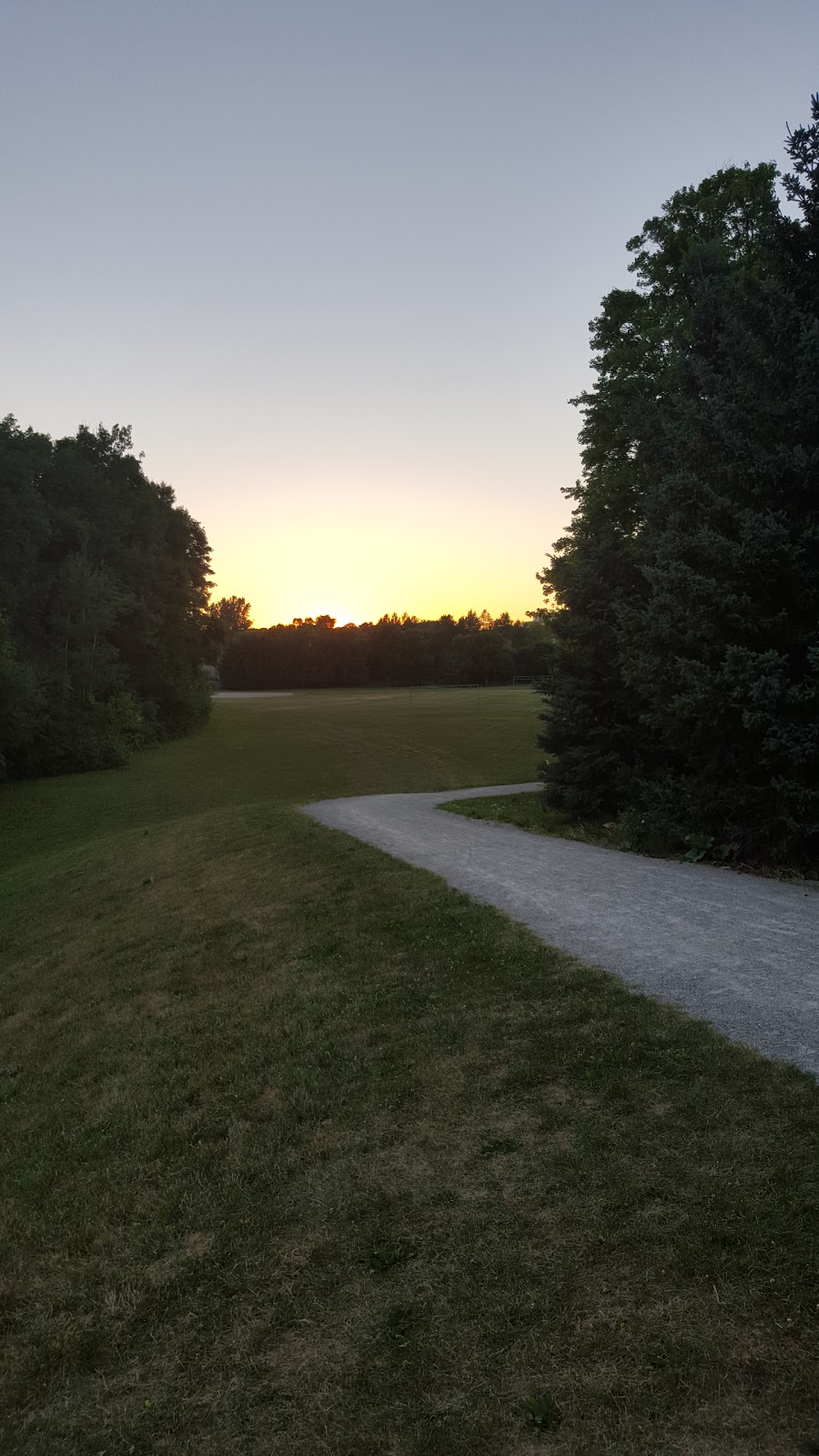 Country Hills Park | 365 Country Hill Dr, Kitchener, ON N2E 2C1, Canada | Phone: (519) 743-6331