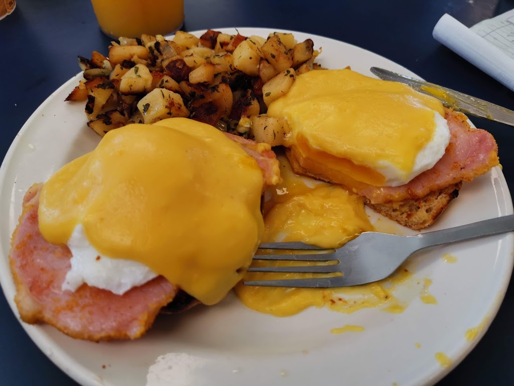 Dover Dairy Bar | 210 Main St, Port Dover, ON N0A 1N0, Canada | Phone: (519) 583-1312