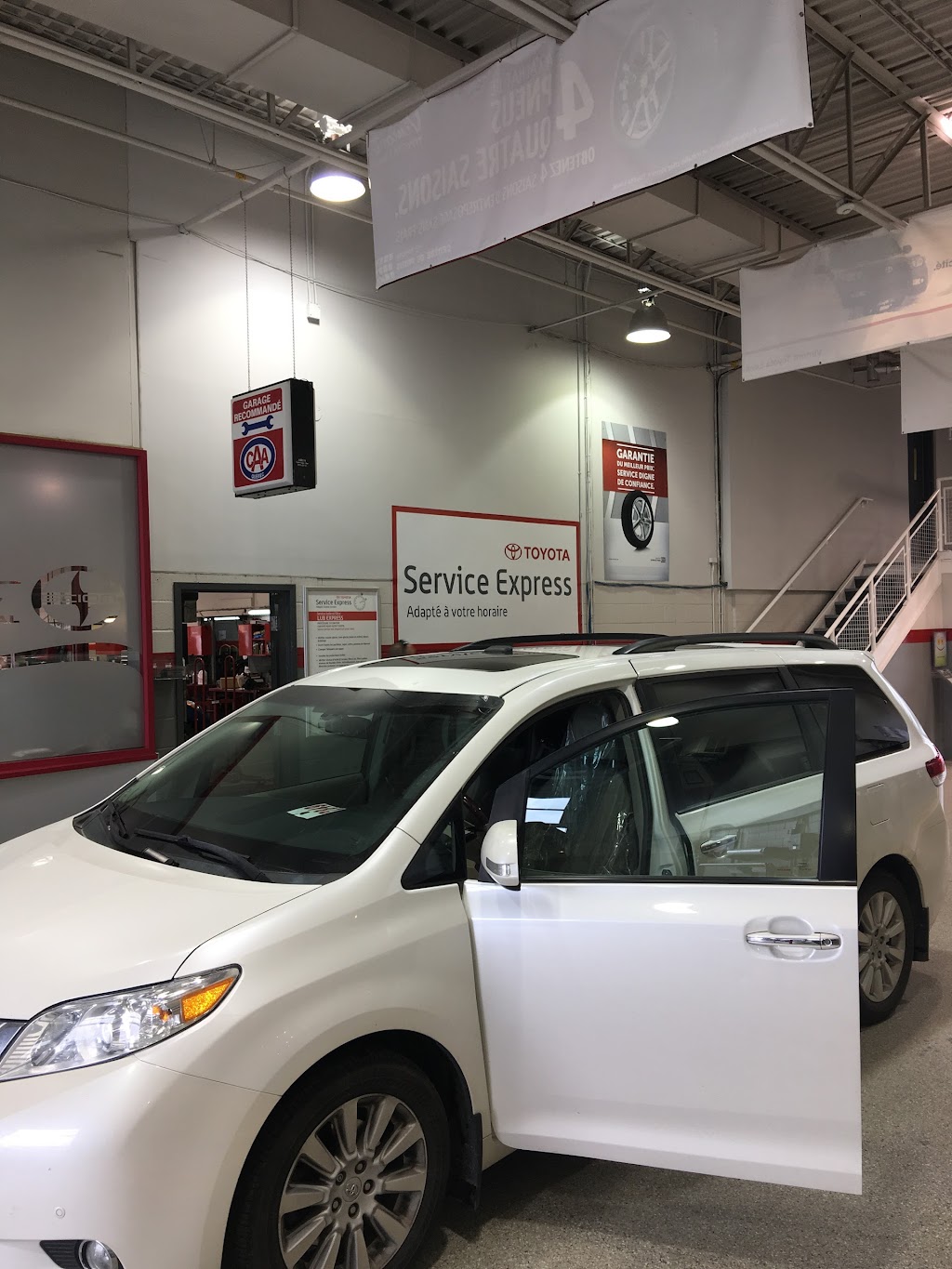 Vimont Toyota Laval | 255 Boul Saint-Martin Est, Laval, QC H7M 1Z1, Canada | Phone: (450) 668-2710