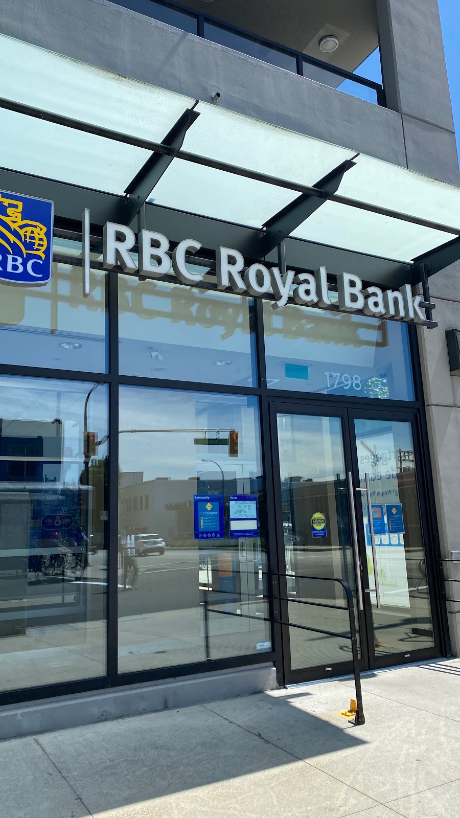 RBC Royal Bank | 1798 Ontario St, Vancouver, BC V5T 0G2, Canada | Phone: (604) 709-0136