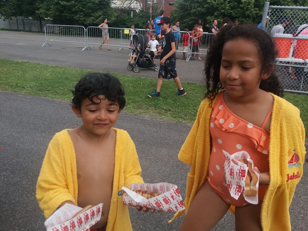 Parc de Peterborough | Boulevard Châteauneuf, Montréal, QC H1K, Canada | Phone: (514) 493-8245