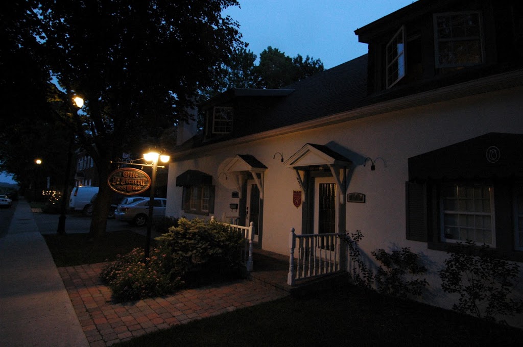 Auberge Gîte Le FleurvilB & B | 635 Rue des Ursulines, Trois-Rivières, QC G9A 5B3, Canada | Phone: (819) 372-5195