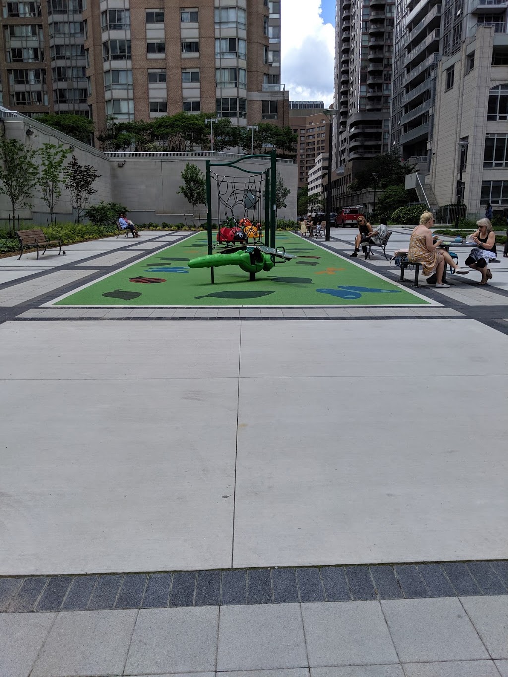 College Park - Barbara Ann Scott Ice Trail | 33 College St, Toronto, ON M5G 2B3, Canada