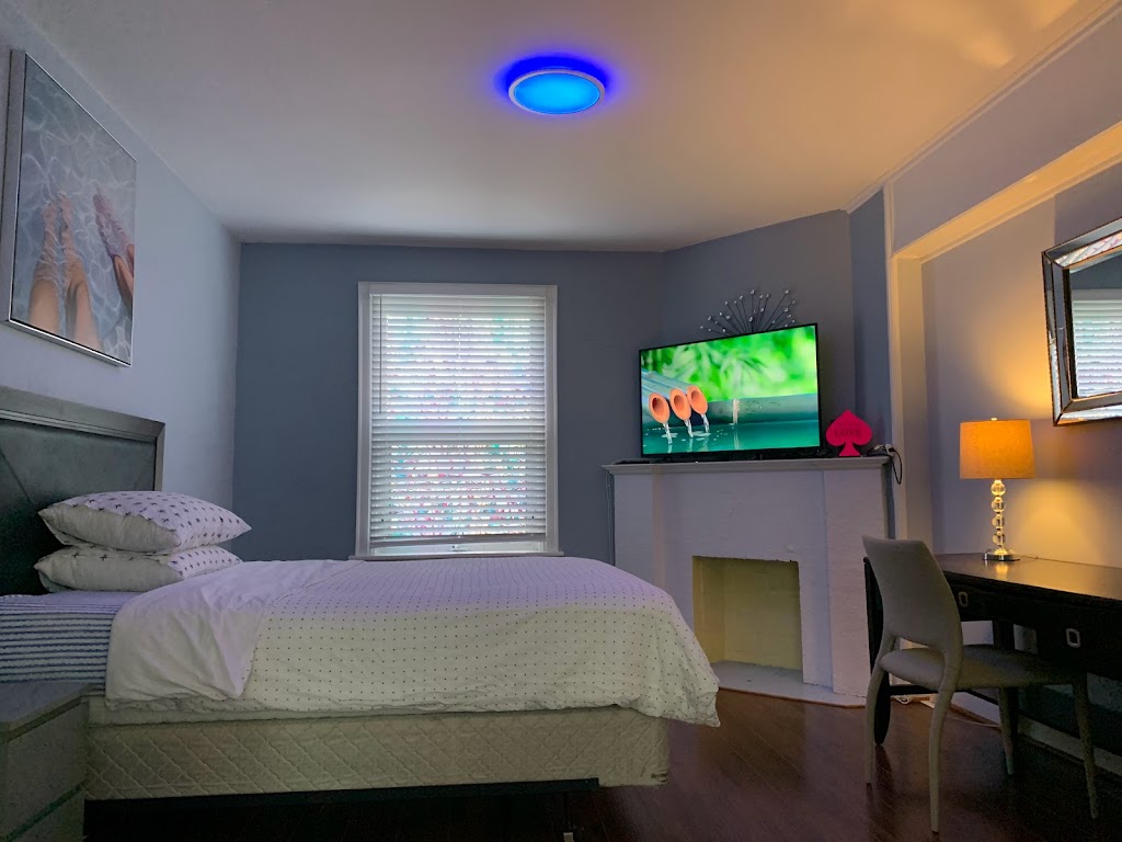 Winnipeg Holiday | 146 Maryland St, Winnipeg, MB R3G 1L2, Canada | Phone: (204) 960-6516