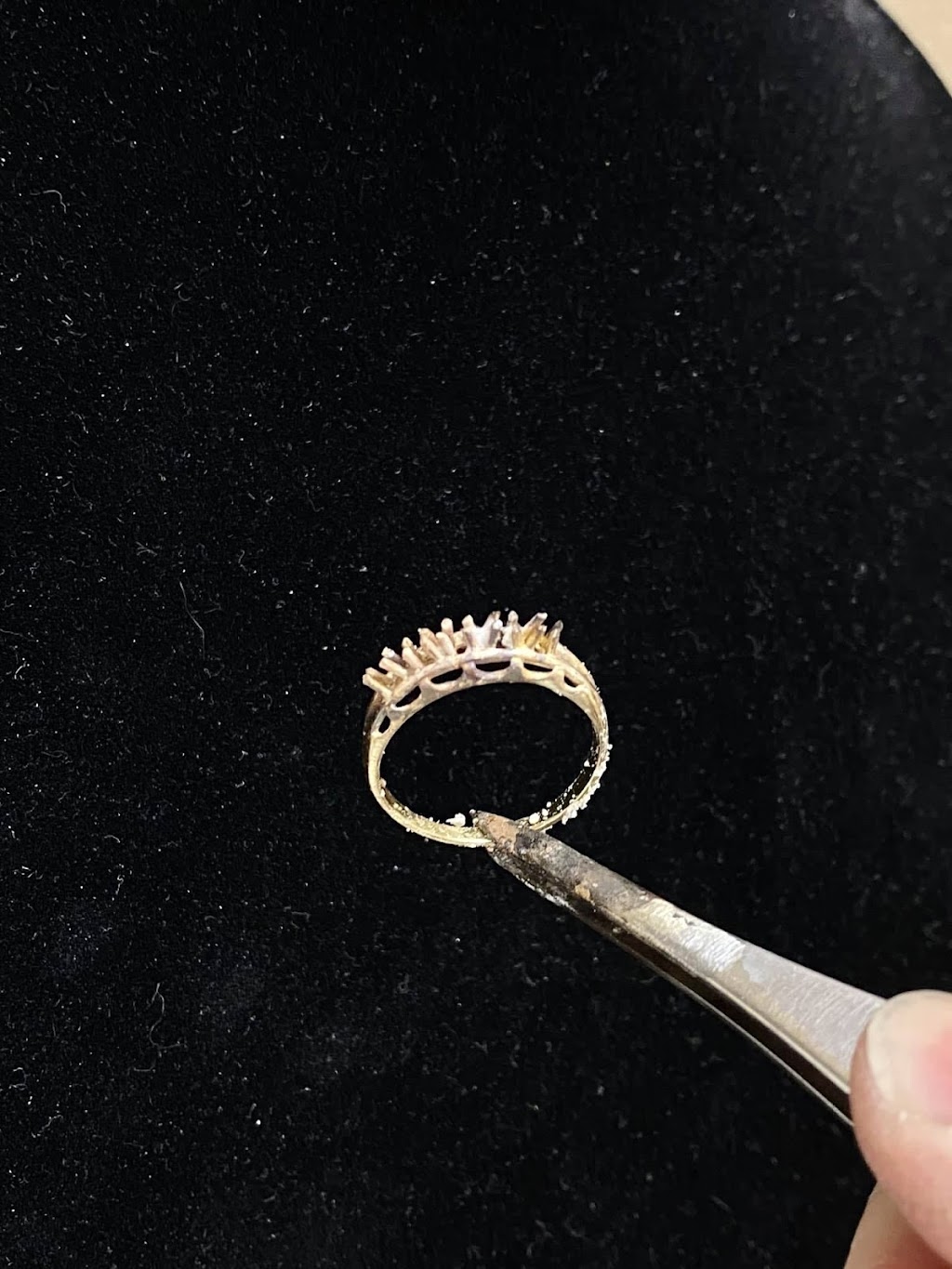 Well Jewellers | 4803 Centre St NW #100, Calgary, AB T2E 2Z6, Canada | Phone: (403) 457-1712
