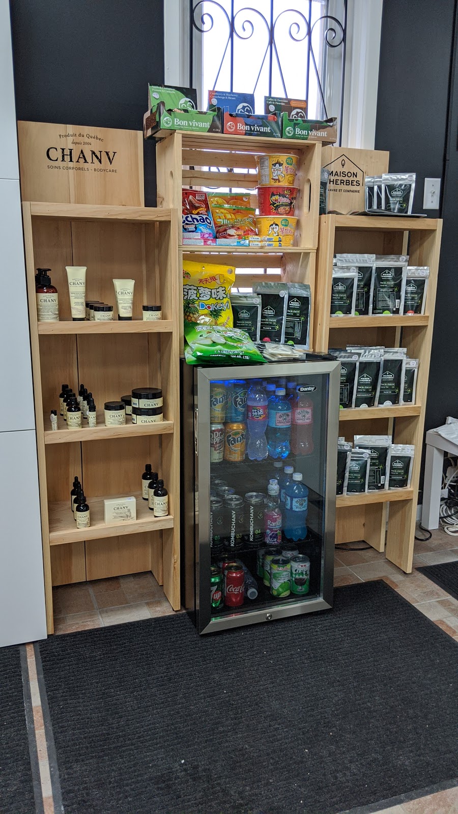 Le 17 octobre - Articles pour fumeurs | 819 Avenue Taniata, Saint-Jean-Chrysostome, QC G6Z 2E1, Canada | Phone: (418) 903-9399