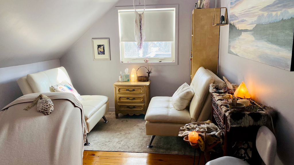 Red Stone Snake Woman | 1249 Dozois Rd, Manotick, ON K4M 1B2, Canada | Phone: (613) 612-6298