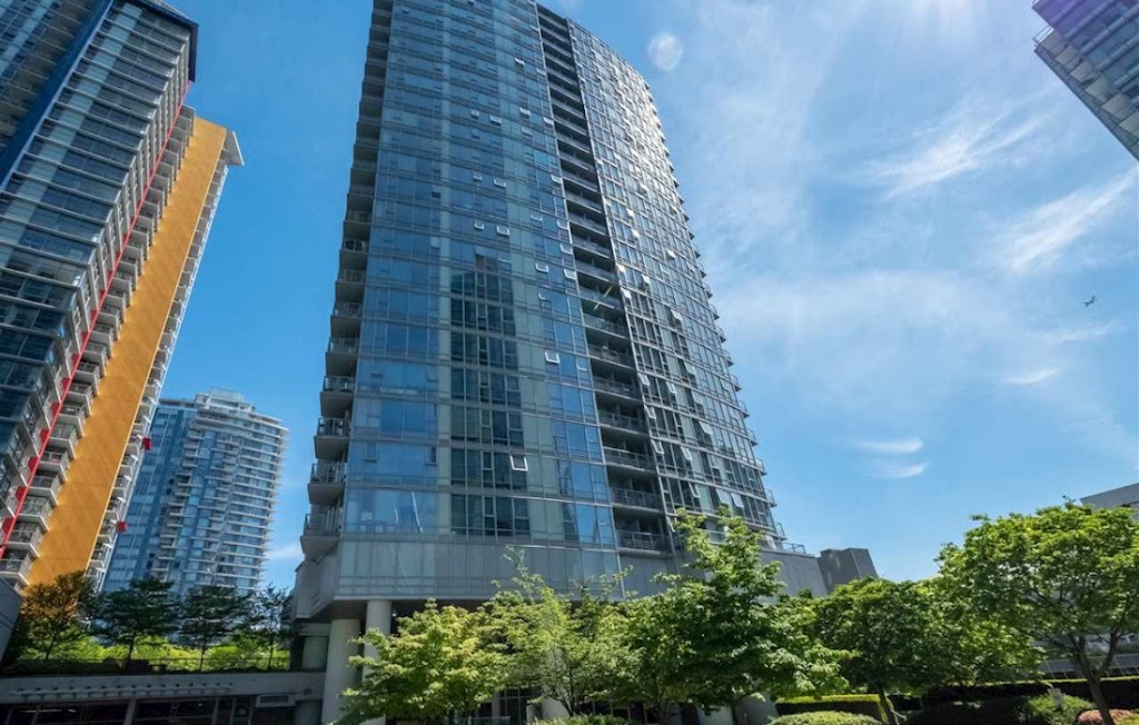 Premiere Suites | 131 Regiment Square, Vancouver, BC V6B 1X6, Canada | Phone: (888) 575-7808