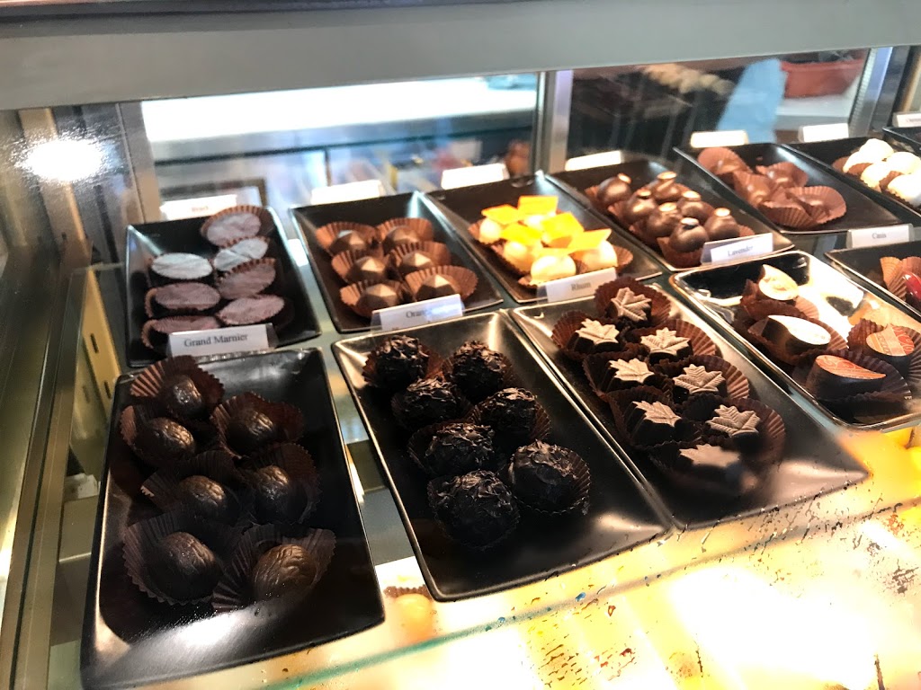 Pâtisserie La Cigogne | 1626 Bayview Ave, Toronto, ON M4G 3B7, Canada | Phone: (416) 487-1234