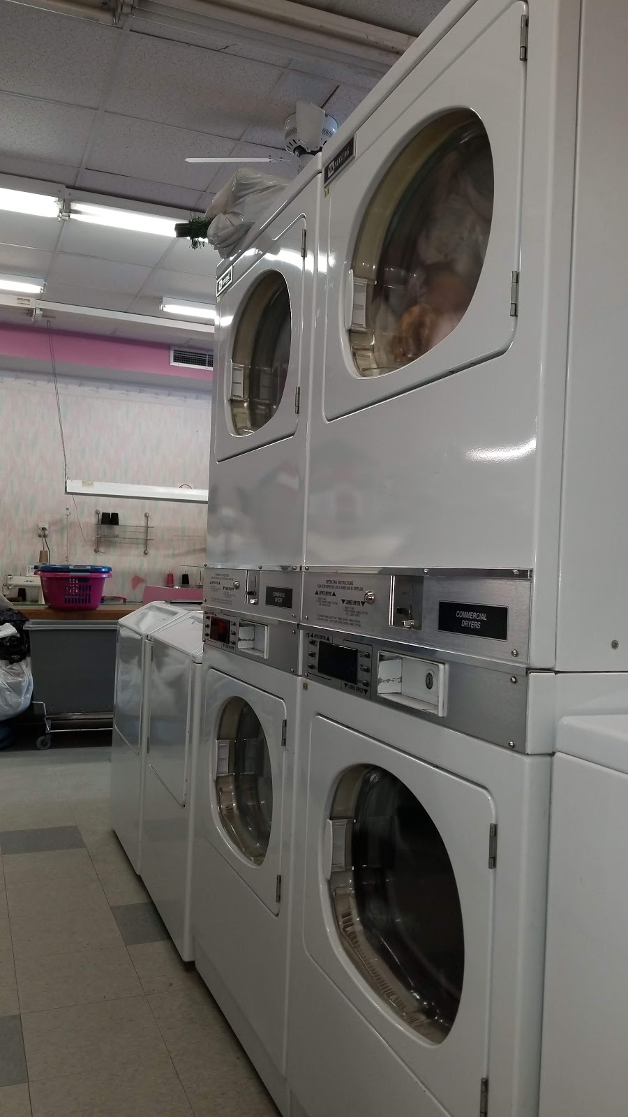 Merivale Coin Laundry | 1005 Merivale Rd, Ottawa, ON K1Z 6A6, Canada | Phone: (613) 724-3867