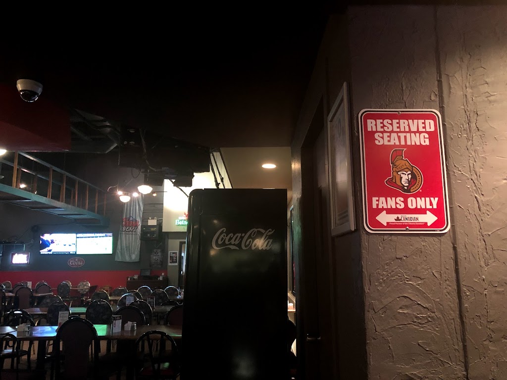 Fieldhouse Bar & Grill | 2451 Riverside Dr., Ottawa, ON K1H 7X7, Canada | Phone: (613) 736-6203